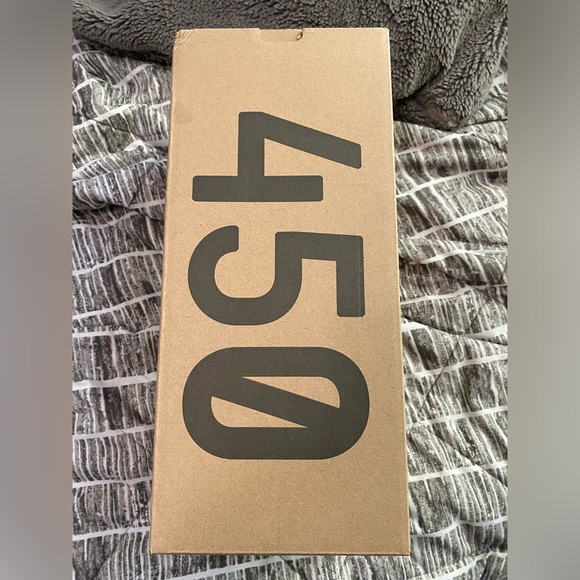 Used yezzys - Picture 2 of 5